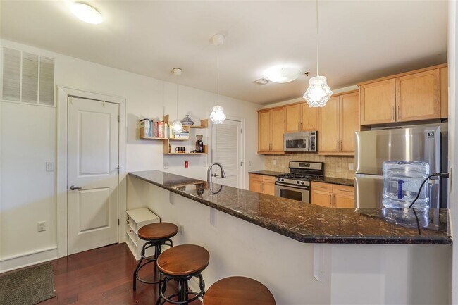 830 Monroe St in Hoboken, NJ - Building Photo - Building Photo