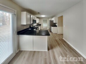 7436 Petal Pl in Fairburn, GA - Building Photo - Building Photo