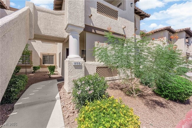 property at 1419 Santa Margarita St