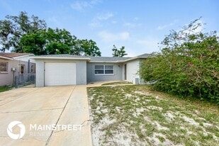 7525 Foxbloom Dr in Port Richey, FL - Building Photo