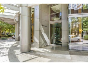 3601 S River Pky in Portland, OR - Building Photo - Building Photo