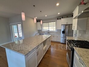 3411 Water Birch Cir in Kelowna, BC - Building Photo - Building Photo