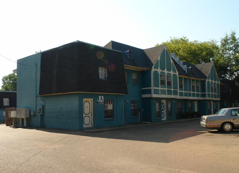 Magnolia Manor in Jackson, MS - Building Photo