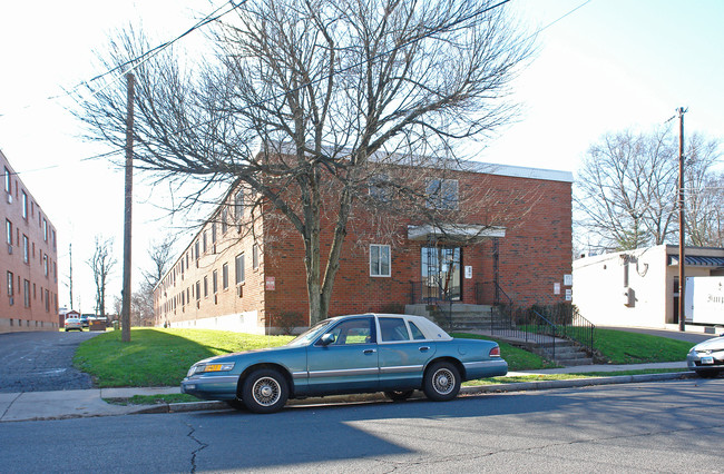 47 Prescott St in West Hartford, CT - Foto de edificio - Building Photo