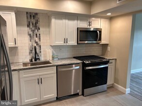 287 Knoll Dr in Blackwood, NJ - Foto de edificio - Building Photo