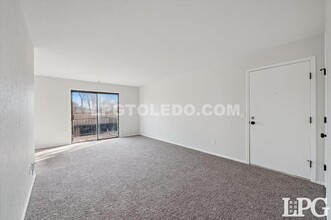 1665 Brownstone Blvd in Toledo, OH - Building Photo - Building Photo