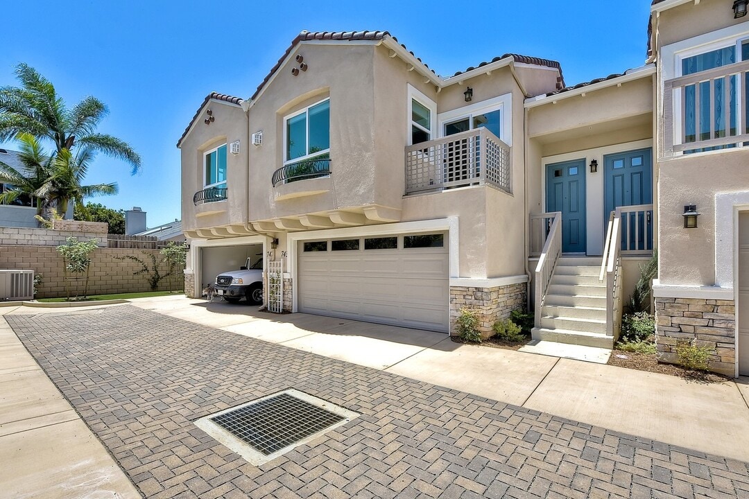 743 Magnolia Ave in Carlsbad, CA - Building Photo