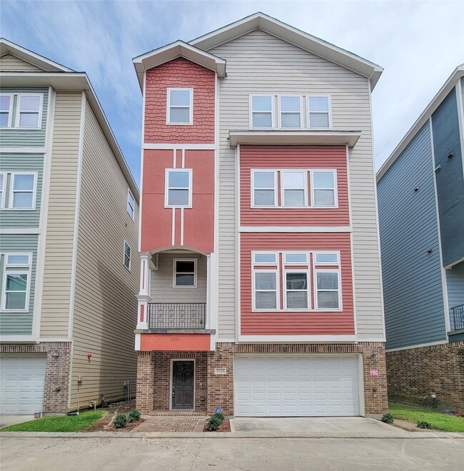 2114 Bidwell Dr