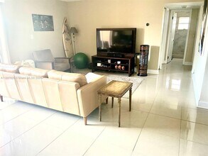 17051 NE 35th Ave in Miami, FL - Building Photo - Building Photo