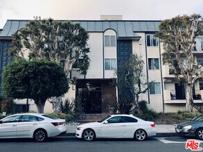 8163 Redlands St in Los Angeles, CA - Building Photo - Building Photo