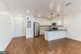 6157 Ridge Ave in Philadelphia, PA - Building Photo