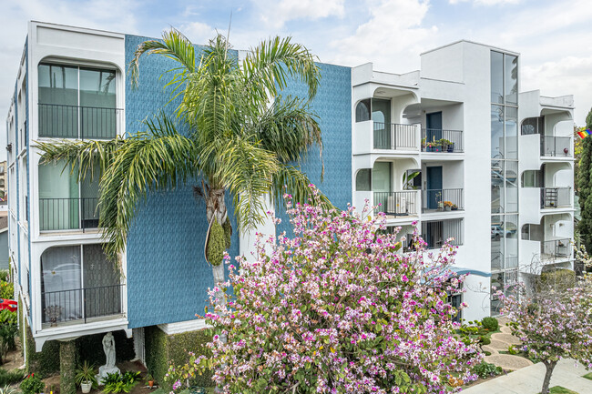 Chateau Lisa in Long Beach, CA - Foto de edificio - Building Photo