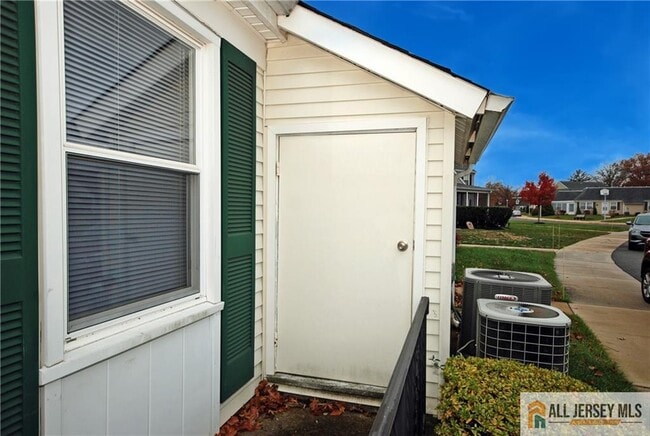 174A Portland Ln in Monroe Township, NJ - Building Photo - Building Photo