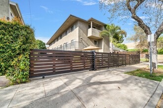 157 W Ash Ave in Burbank, CA - Building Photo - Primary Photo