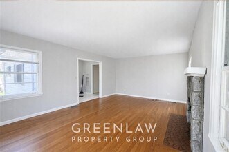 1944 Lyle Ave in College Park, GA - Building Photo - Building Photo