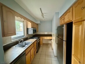 34 Wedgewood Dr in Verona, NJ - Building Photo - Building Photo