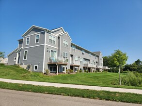 Hanover Townhomes of Caledonia in Caledonia, MI - Foto de edificio - Building Photo