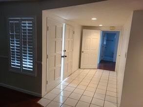 19827 Arminta St in Winnetka, CA - Foto de edificio - Building Photo