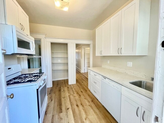 95 Walter St in San Francisco, CA - Building Photo - Building Photo