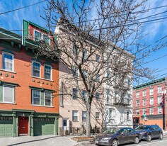 130 Jefferson St in Hoboken, NJ - Building Photo