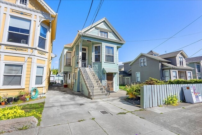 3249 Encinal Ave in Alameda, CA - Building Photo - Building Photo