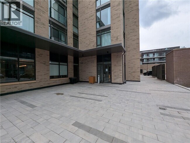 55 Duke St W in Kitchener, ON - Building Photo - Building Photo