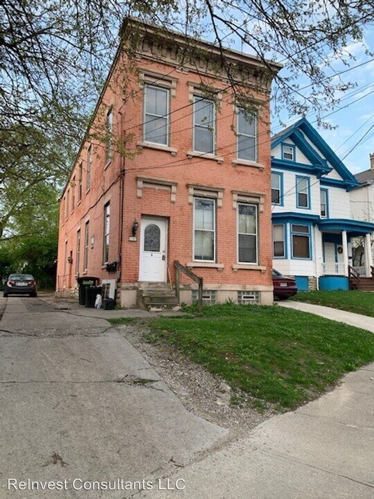 3707 Glenway Ave in Cincinnati, OH - Building Photo