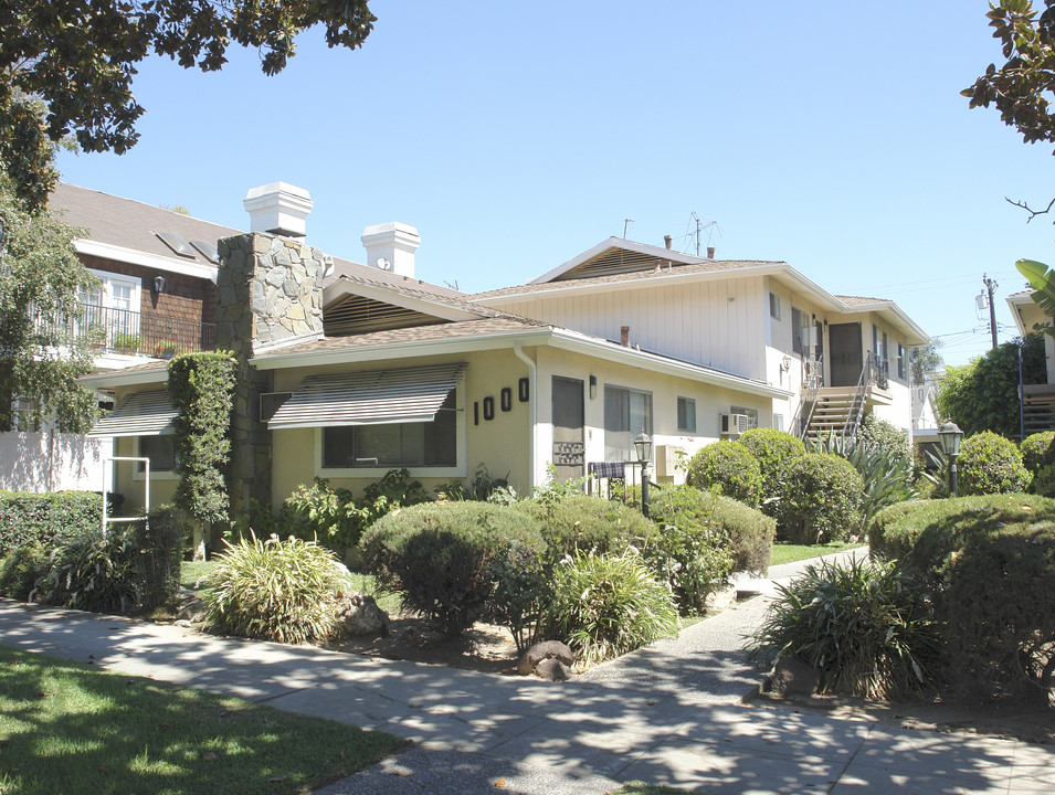 1000 N Stoneman Ave in Alhambra, CA - Building Photo