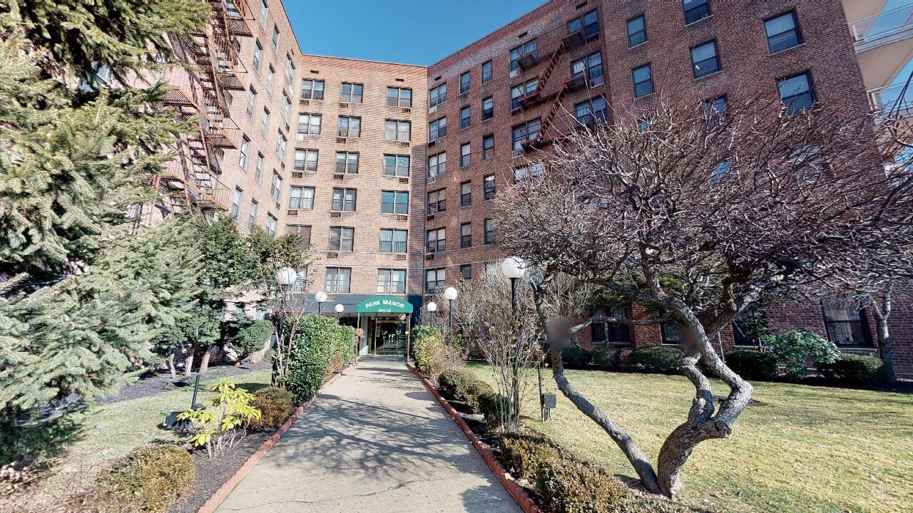 Park Manor Condo in Forest Hills, NY - Foto de edificio