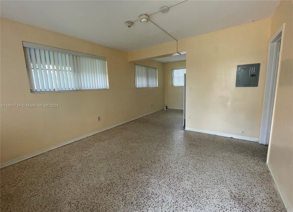 1605 NE 126th St-Unit -504 in North Miami, FL - Building Photo