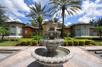 713 Crest Pines Dr in Orlando, FL - Building Photo - Building Photo