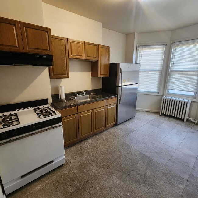 651 S 13th St, Unit 1 in Newark, NJ - Foto de edificio - Building Photo