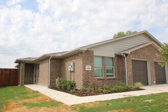 1324-1328 White Sand Dr in Azle, TX - Building Photo - Building Photo