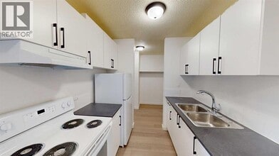 9515-9100 100 Ave. in Grande Prairie, AB - Building Photo - Building Photo