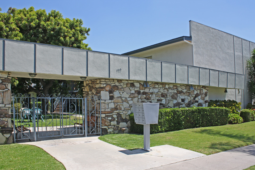 Center Street Apartments in Placentia, CA - Foto de edificio