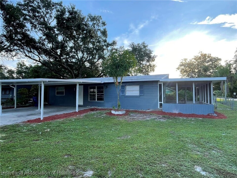 123 Leona Dr in Sebring, FL - Building Photo