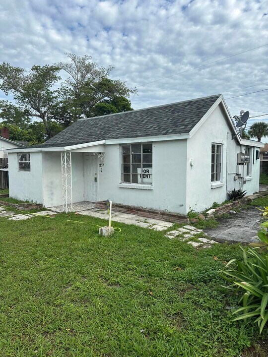 1857 Smith Dr in North Palm Beach, FL - Building Photo