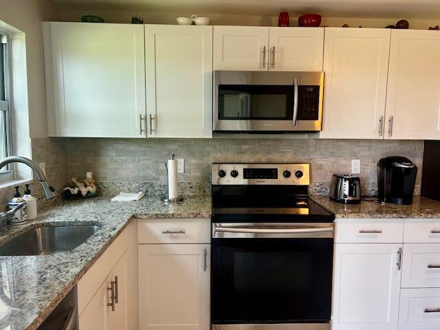 3755 Via Poinciana in Greenacres, FL - Building Photo - Building Photo