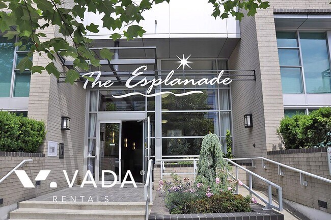 188 East Espl in North Vancouver, BC - Building Photo - Building Photo