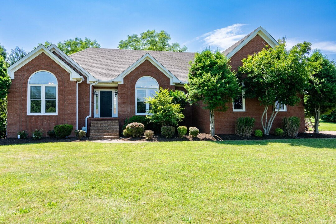 100 Southfork Dr in Lebanon, TN - Building Photo