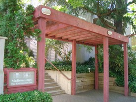 Madison Court in Seattle, WA - Building Photo - Building Photo