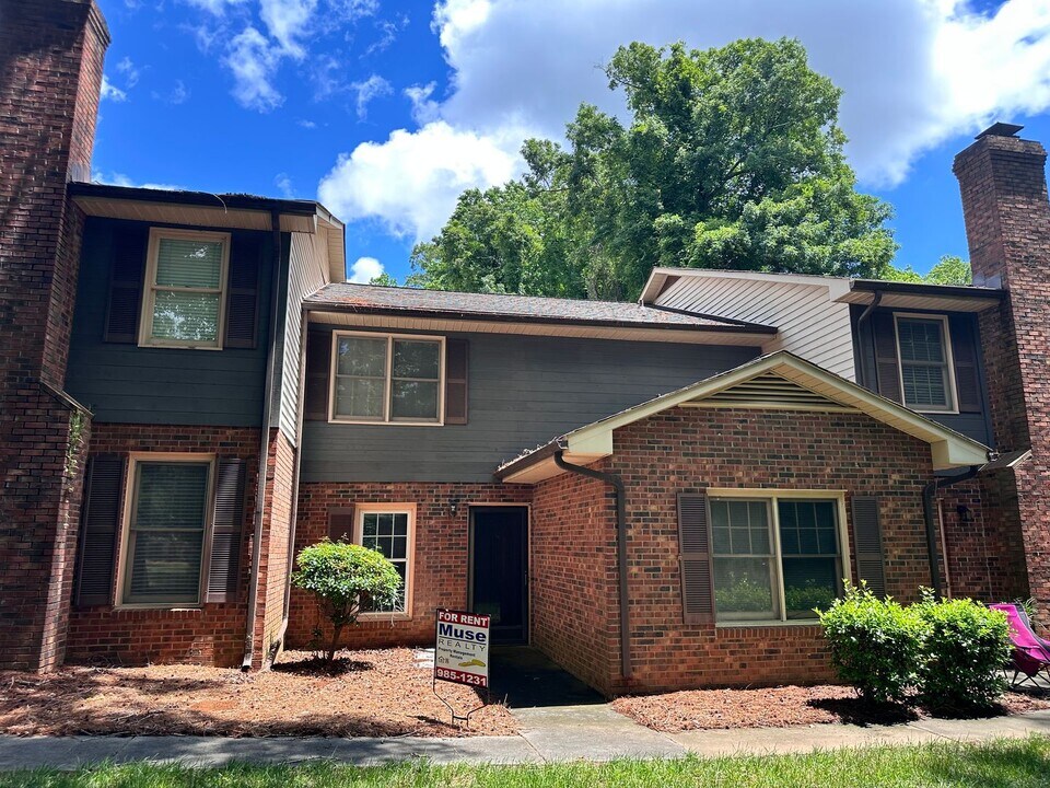 1640 India Hook Rd in Rock Hill, SC - Building Photo