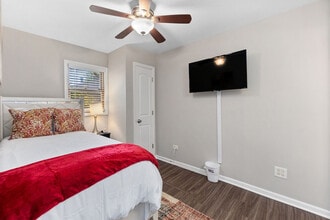 6815 W 87th St in Oak Lawn, IL - Building Photo - Building Photo