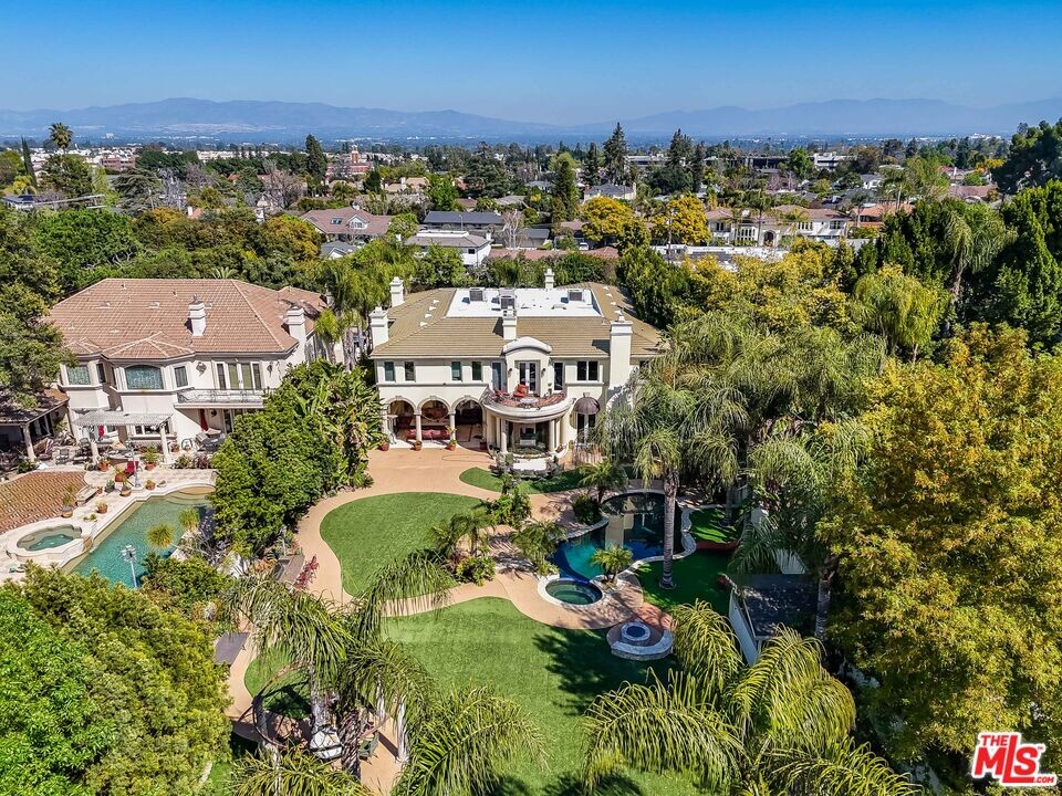 4777 White Oak Ave in Los Angeles, CA - Building Photo