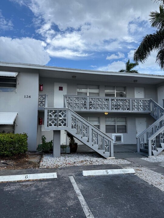 126 Cleveland St in Lake Worth Beach, FL - Building Photo