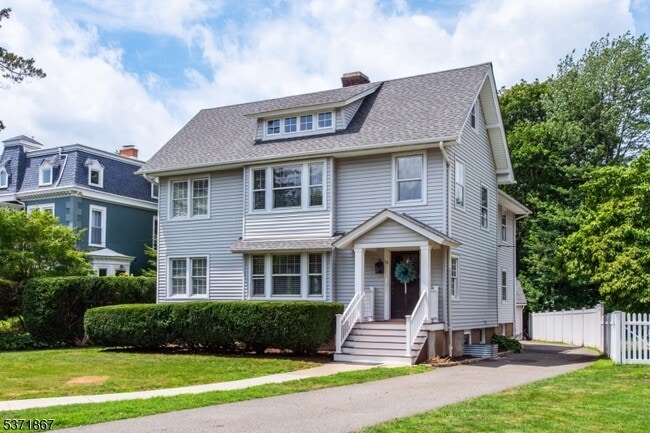 50 Walnut Crescent in Montclair, NJ - Building Photo - Building Photo