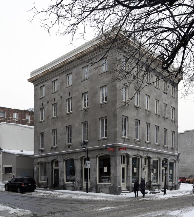 311 Saint-Paul E in Montréal, QC - Building Photo - Building Photo