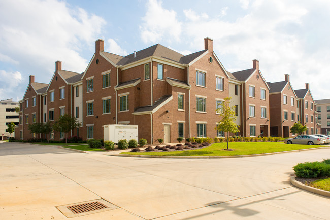 Gateway Place Apartments in Huntsville, AL - Building Photo - Building Photo