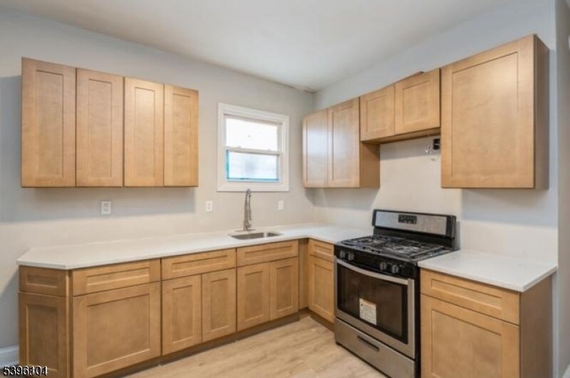 216 S 10th St in Newark, NJ - Building Photo