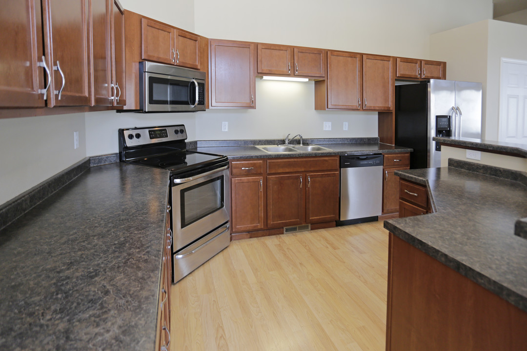 Maple Ridge Townhomes in West Fargo, ND - Building Photo